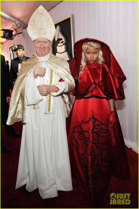 nicki minaj and the pope - Nicki Minaj pope dress.